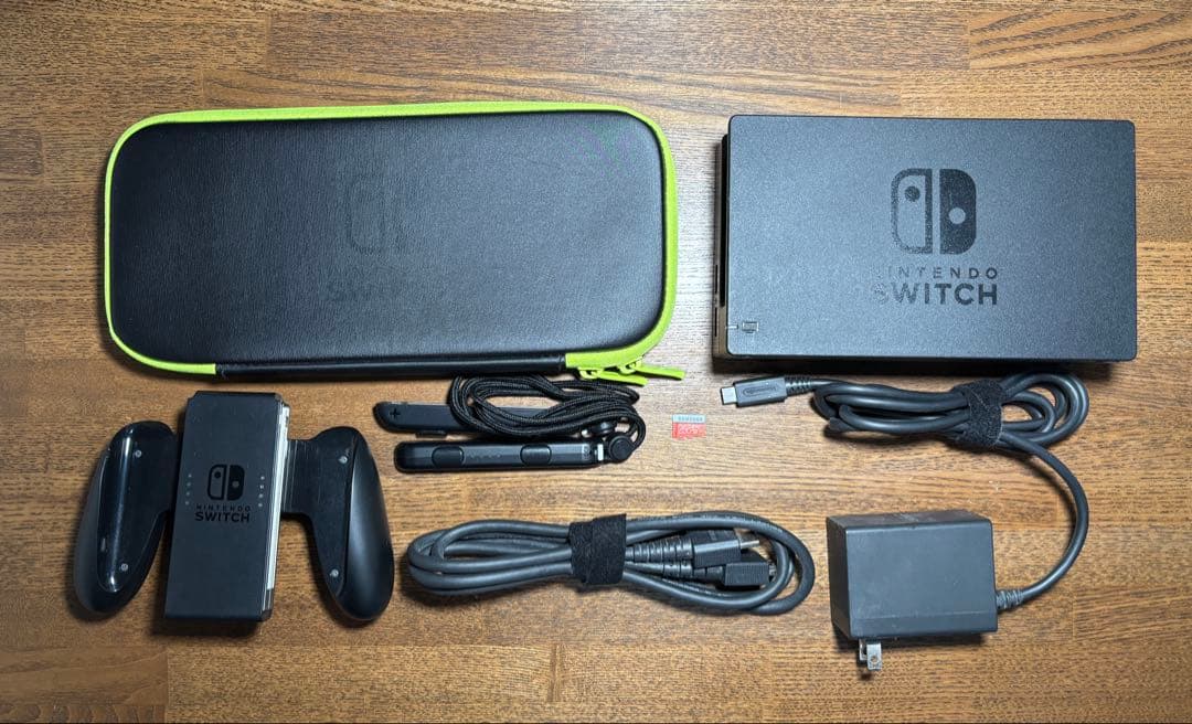Nintendo Switch イエロー本体と付属品