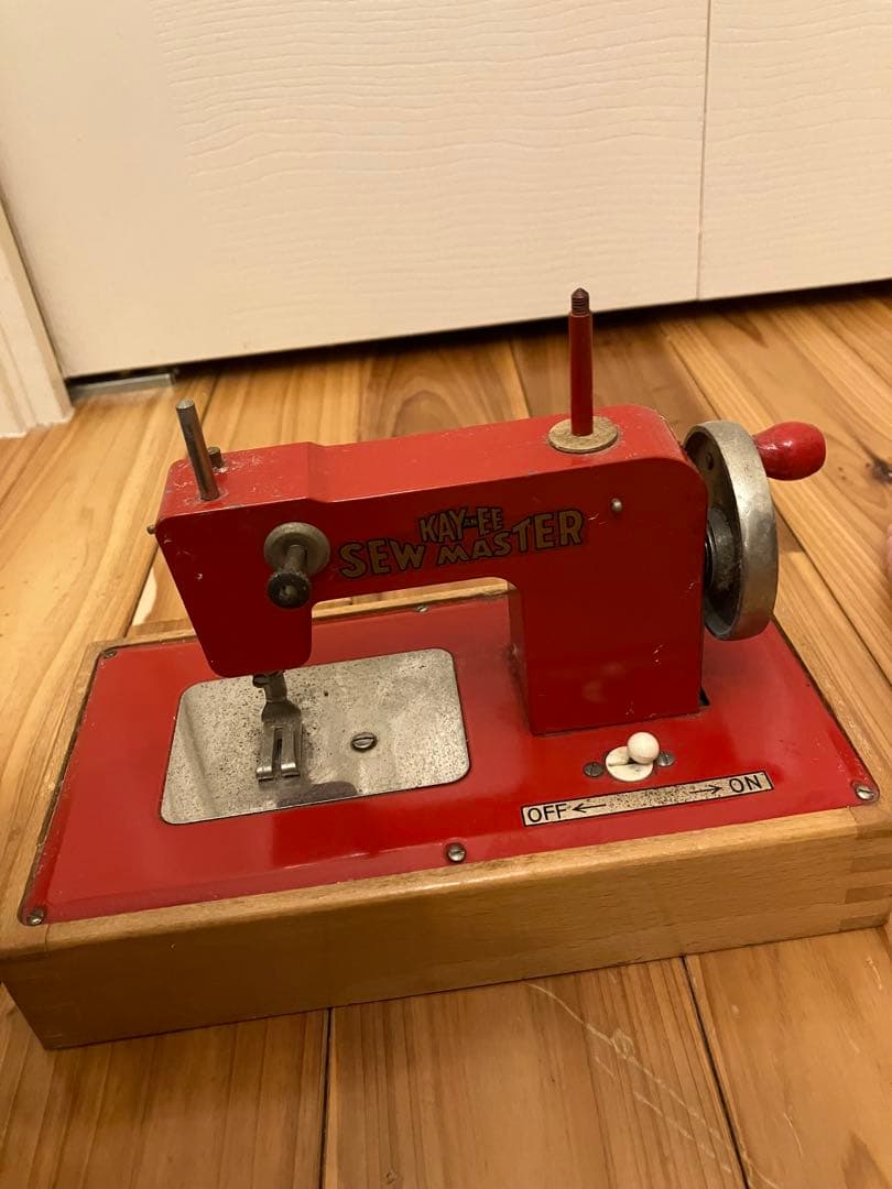 レトロな電話とミシン