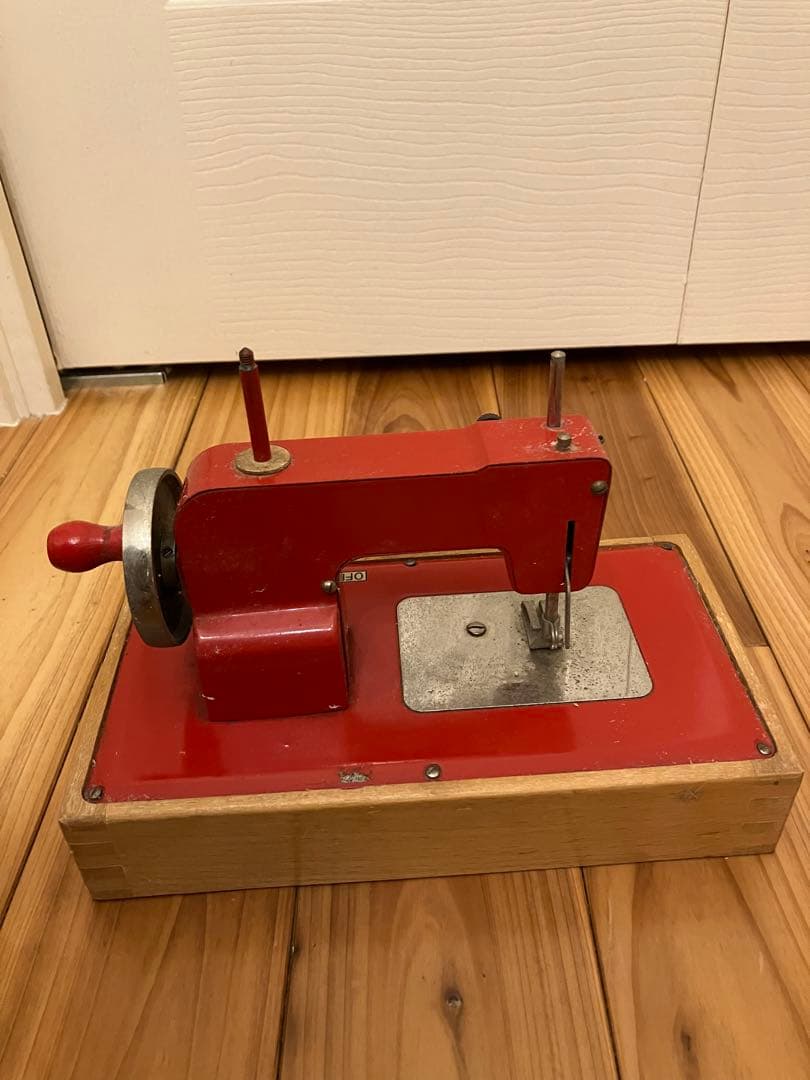 レトロな電話とミシン