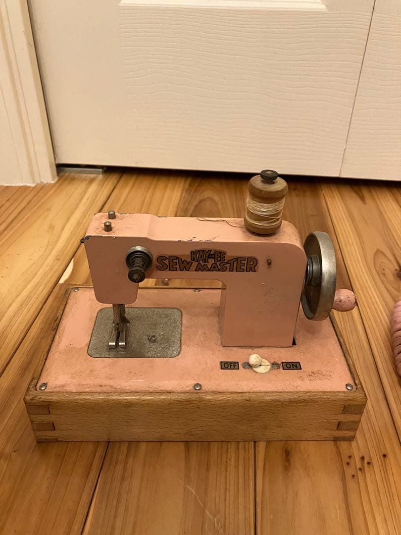 レトロな電話とミシン