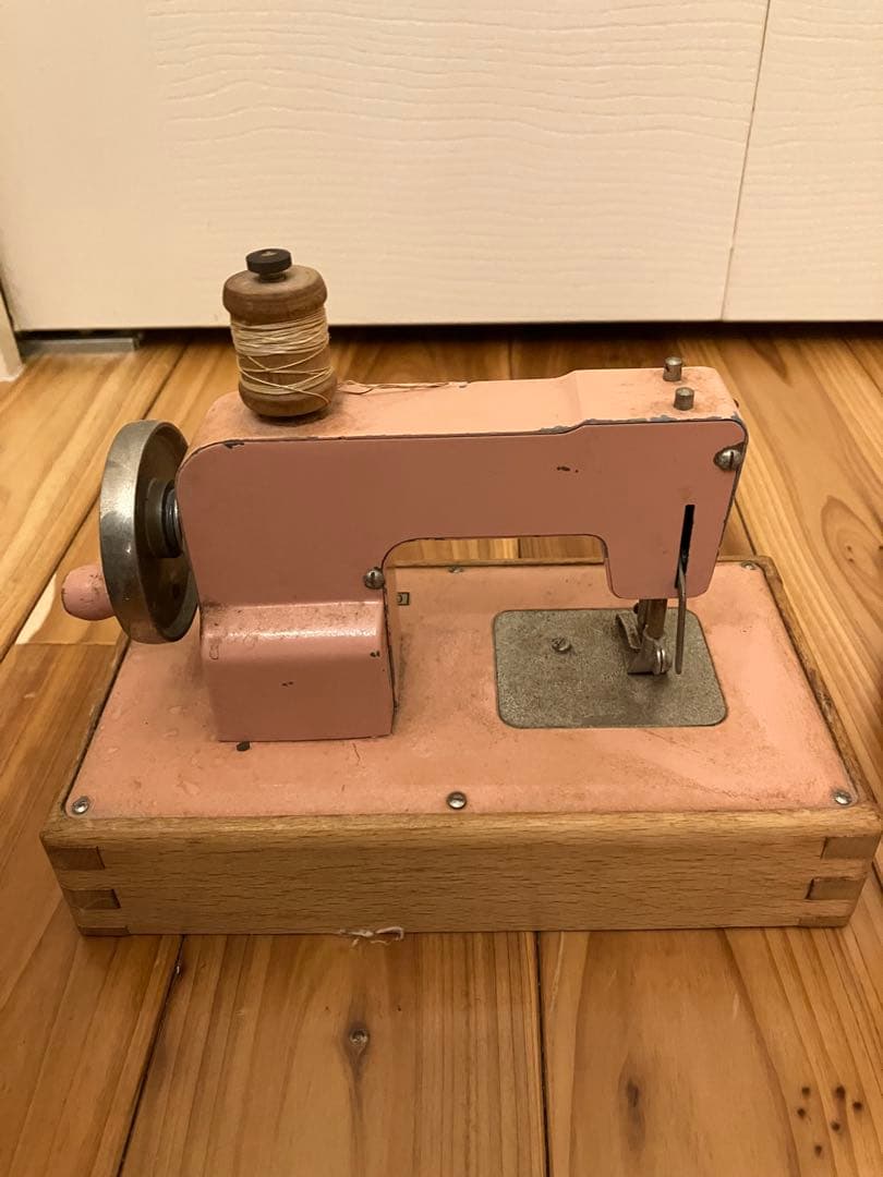 レトロな電話とミシン