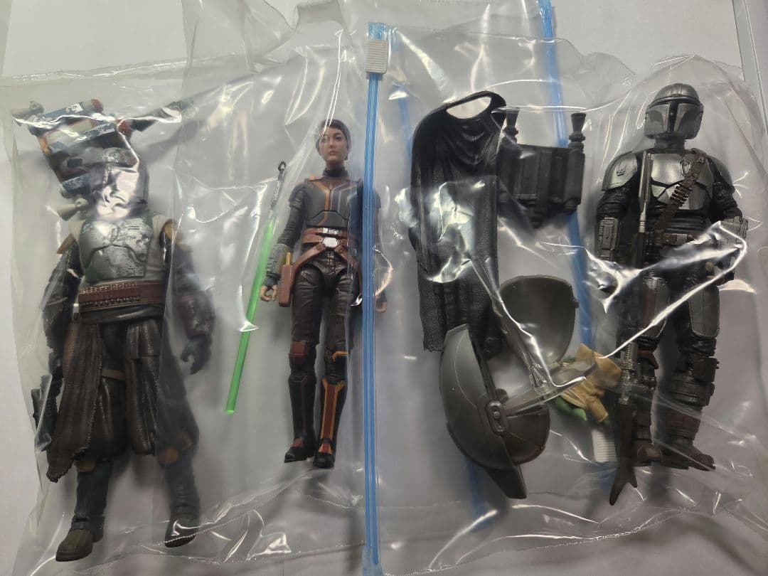 スターウォーズ　フィギュア３体セット　サビーヌ　ボバ　マンダロリアン　ブラック