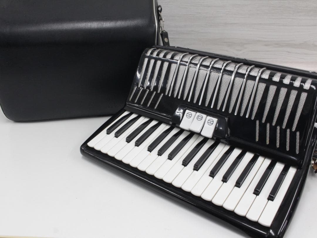 ▲YAMAHA/ヤマハ アコーディオン 34鍵盤 8905 ケース付き