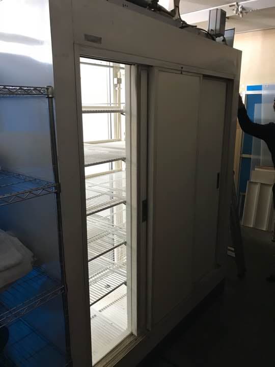 ショーケース用冷蔵庫