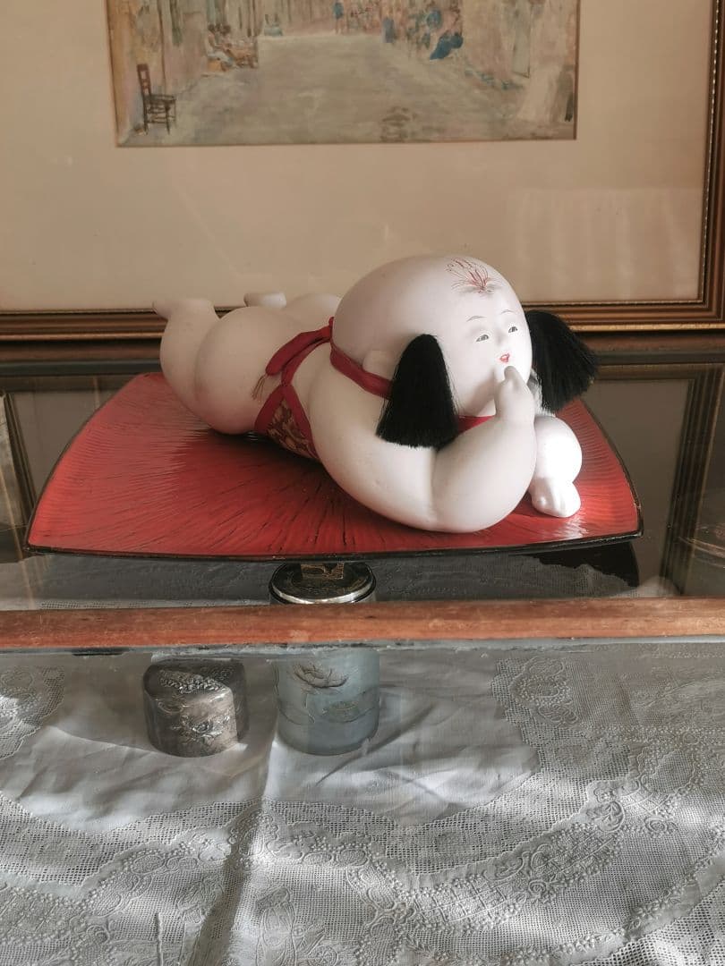 ヴィンテージ 28㎝大型這児人形 博多加賀はいこ 赤に金糸 骨董 朱漆塗り盆台付