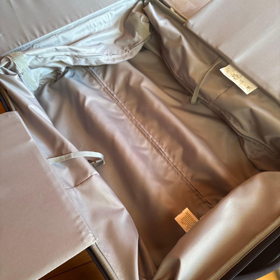 半分の厚みで収納できるソフトキャリーケース　XL