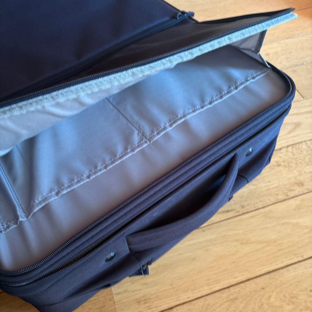 半分の厚みで収納できるソフトキャリーケース　XL