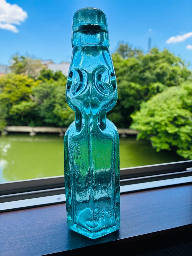 昭和レトロ　戦前エンボスラムネ瓶　おまけ付き　　　　レトロ缶ジュース　スプライト