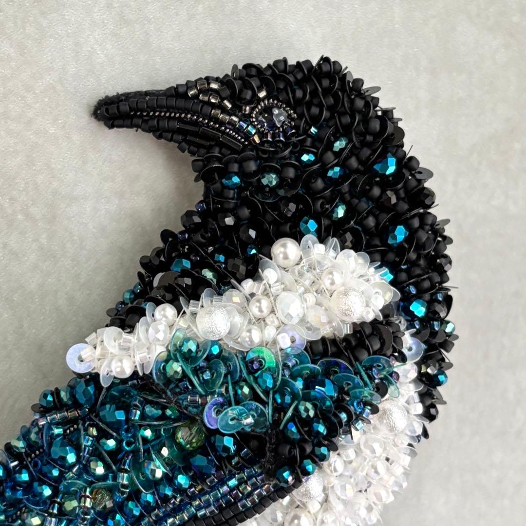 【カササギ】ビッグサイズ ビーズ刺繍ブローチバッグチャーム