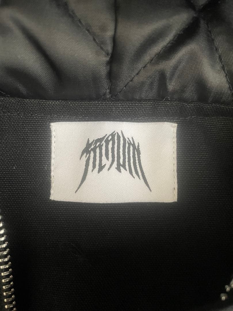 フード付き黒ダッフルジャケット