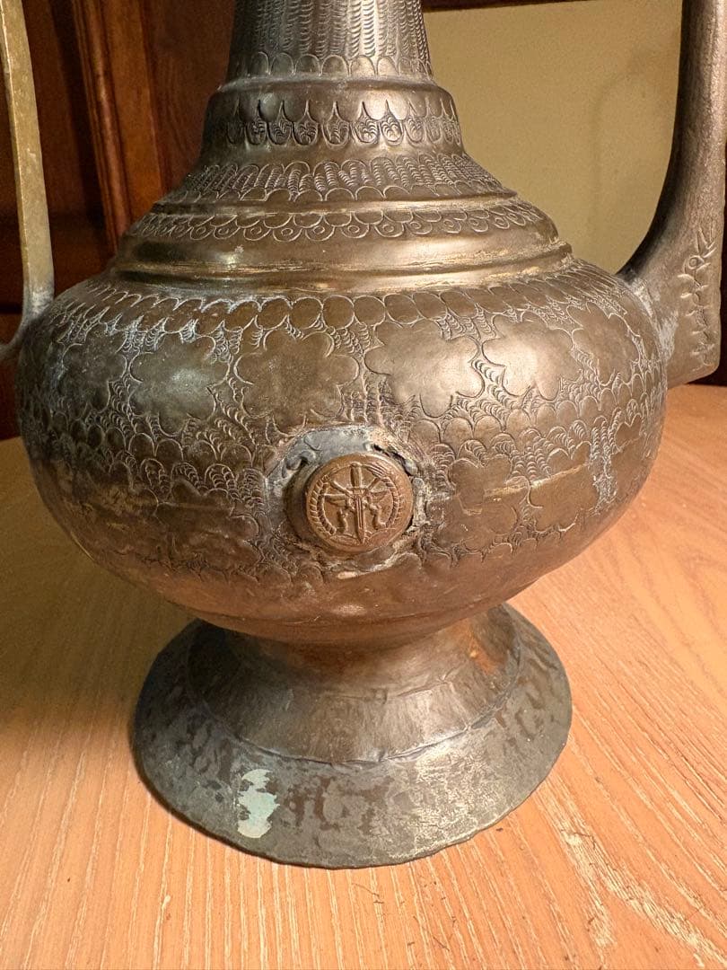 アンティーク 金属製 水差し、中近東？持ち手は、しっかりしています。