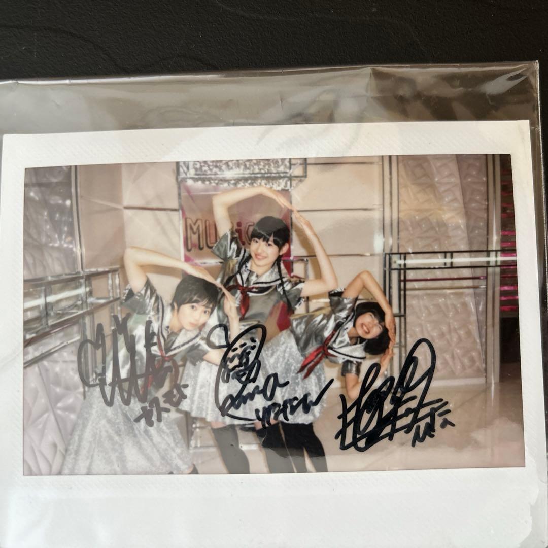 渡辺麻友　チェキ直筆サイン入り