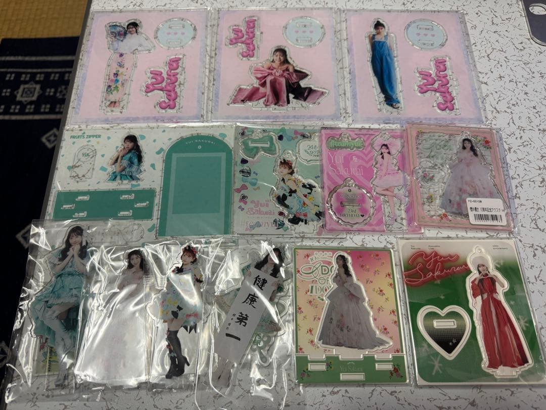 FRUITSZIPPER、櫻井優衣アクスタ、サイン入りグッズトレカなどまとめ