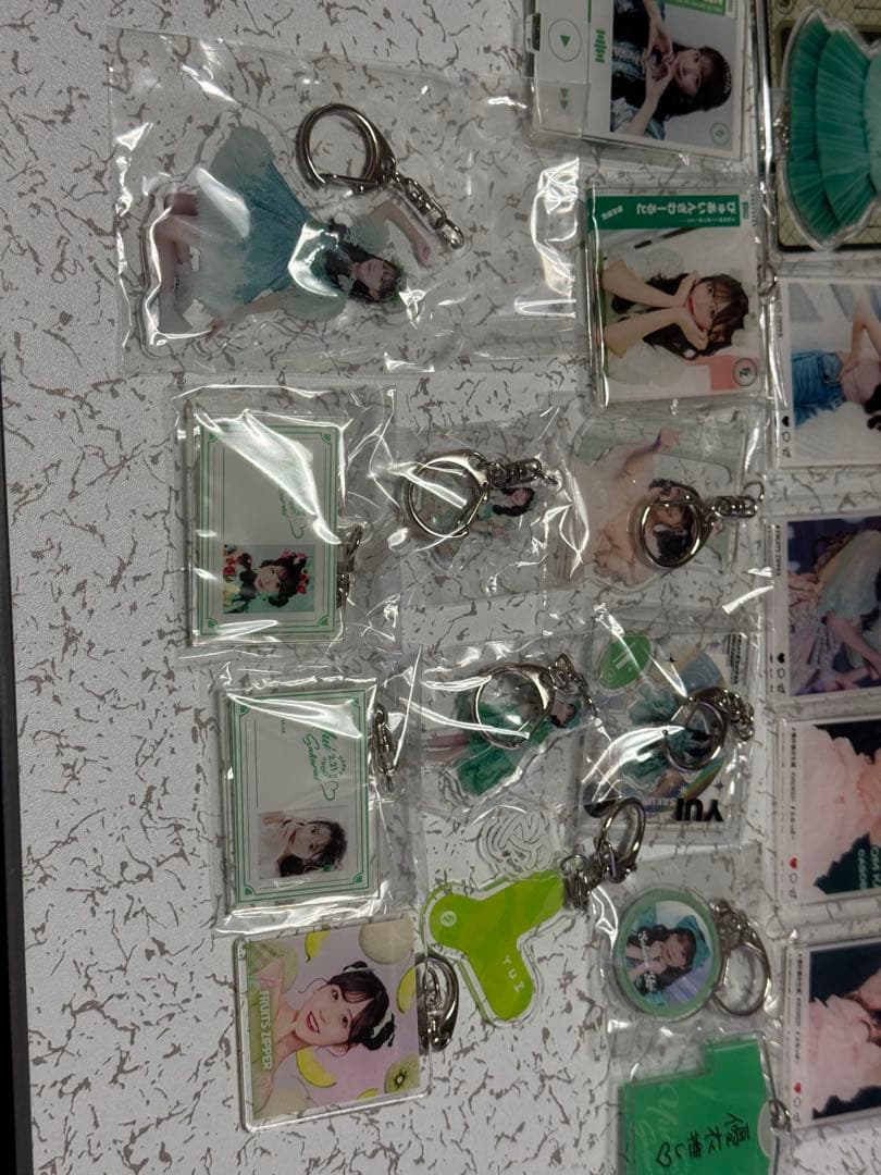 FRUITSZIPPER、櫻井優衣アクスタ、サイン入りグッズトレカなどまとめ