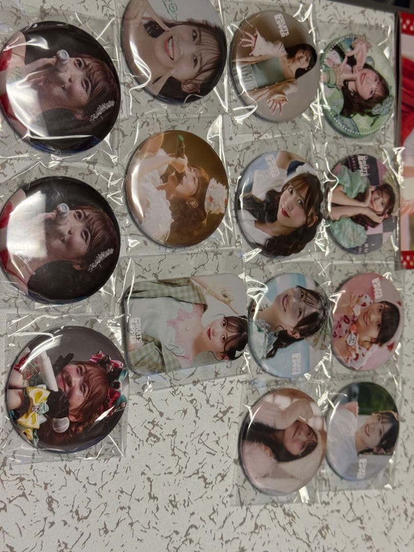 FRUITSZIPPER、櫻井優衣アクスタ、サイン入りグッズトレカなどまとめ