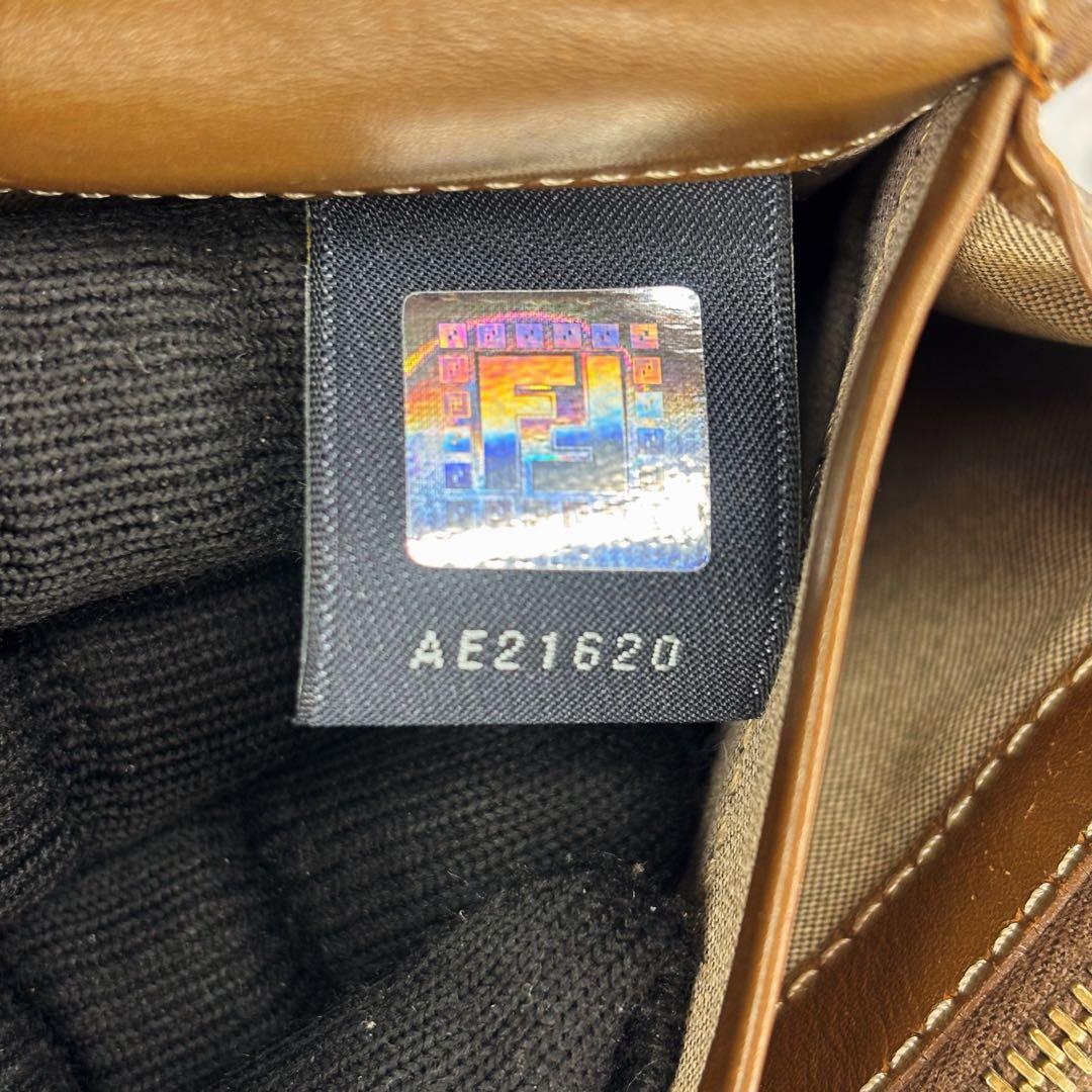 極美品　FENDI フェンディ　長財布　二つ折り　S8068