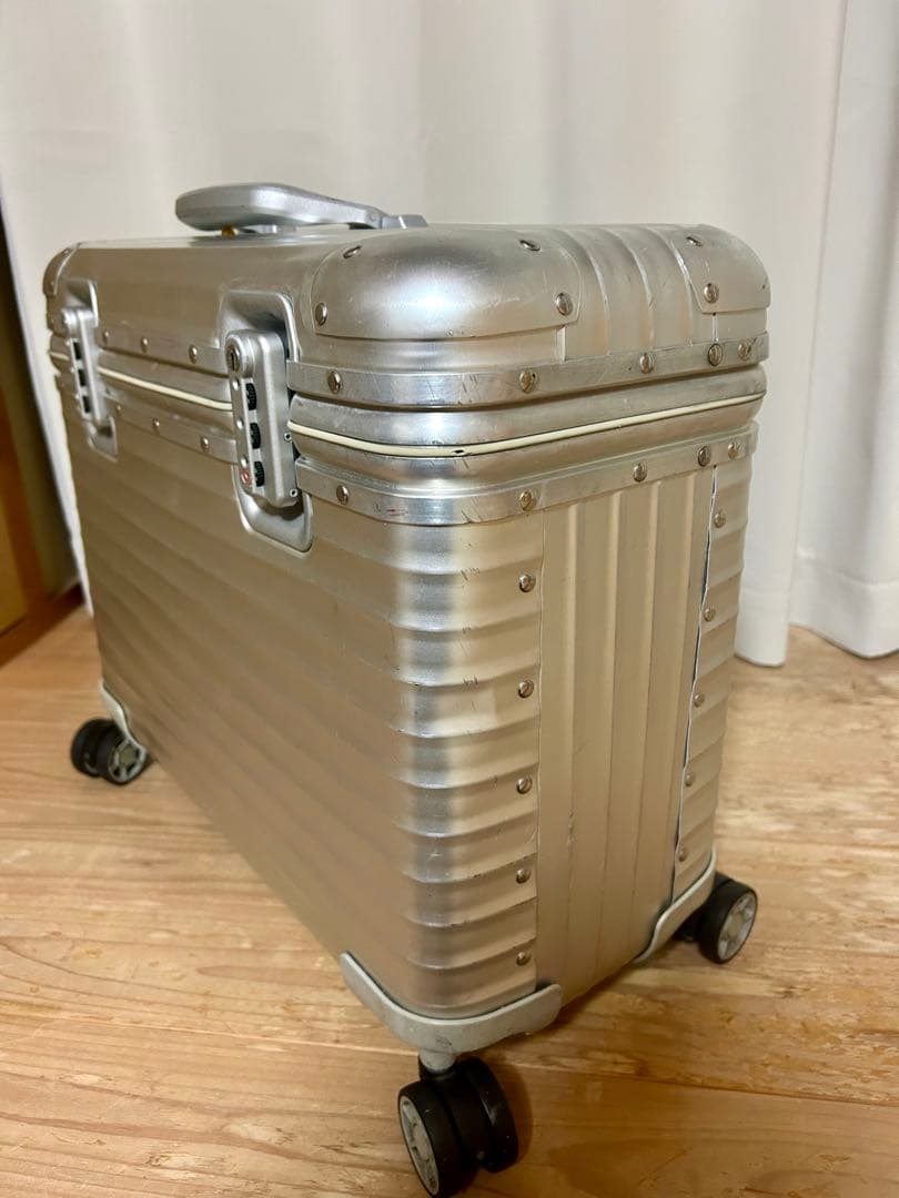 ✨【値下げ】リモワ　トパーズ　パイロット　4輪　トローリー　機内持込