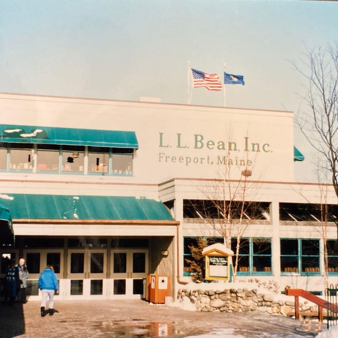 L.L.Bean Country−style wooden wall clock