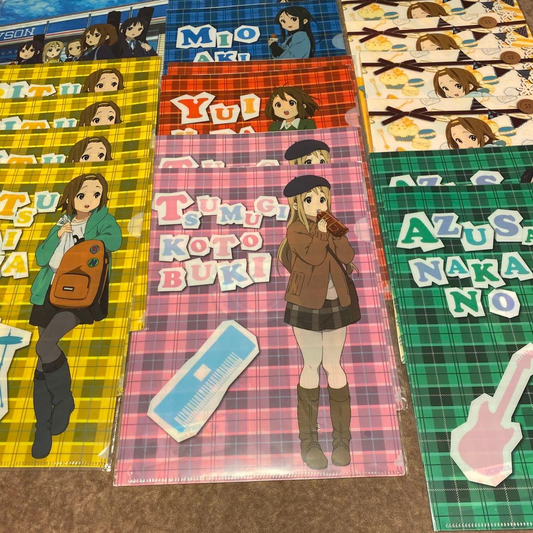 けいおん!!クリアファイル67枚大量放出！！専用ケース付き！