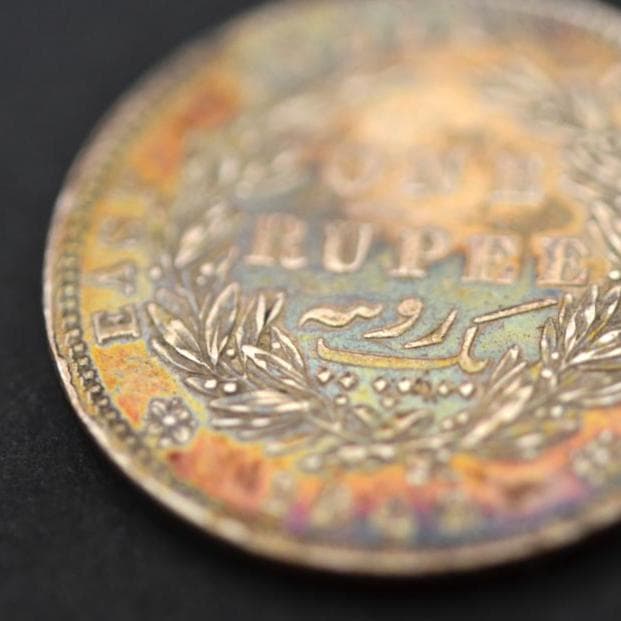 ヴィクトリア 1ルピー銀貨 1840年 世界に1点だけ！魅惑のレインボートーン