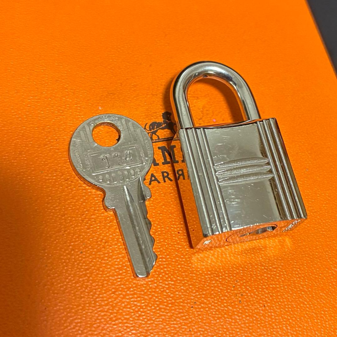 エルメス シルバー　カデナ　南京錠　パドロック　鍵　キー　NO114