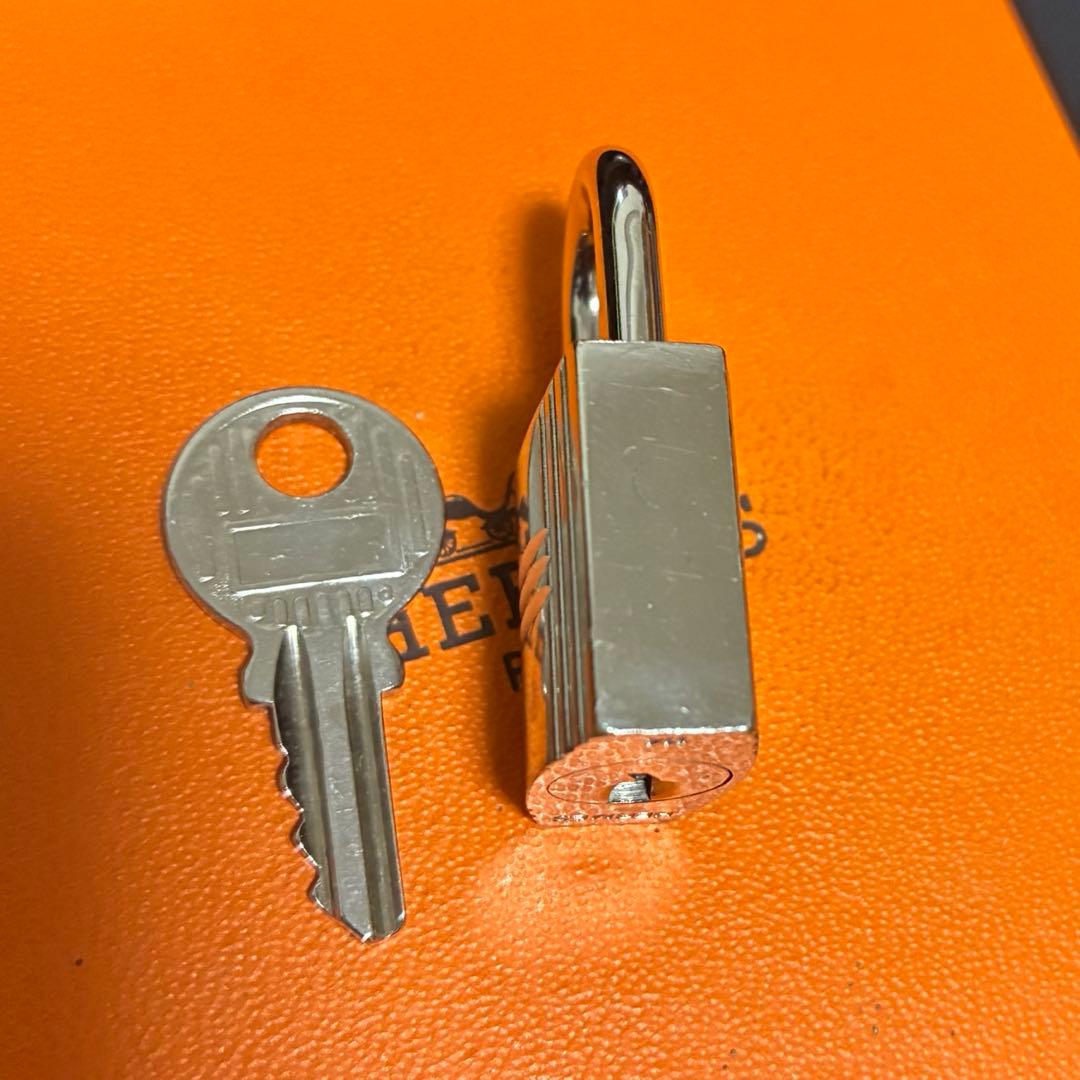 エルメス シルバー　カデナ　南京錠　パドロック　鍵　キー　NO114