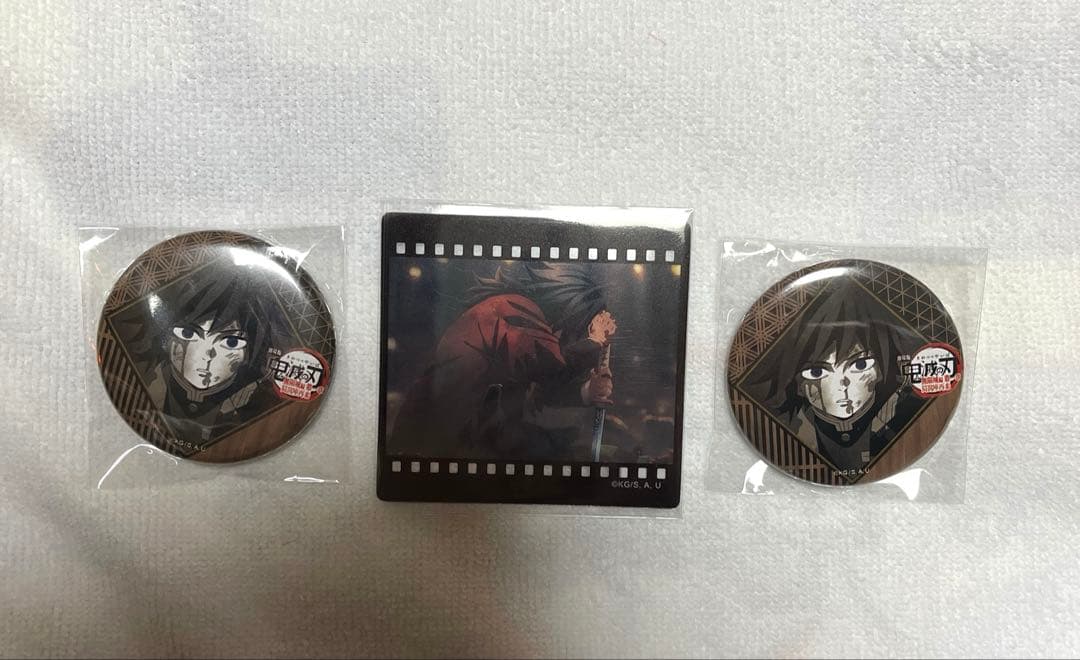 鬼滅の刃　お楽しみくじ　ダイニング　フィルム風クリアカード　缶バッジ　富岡義勇