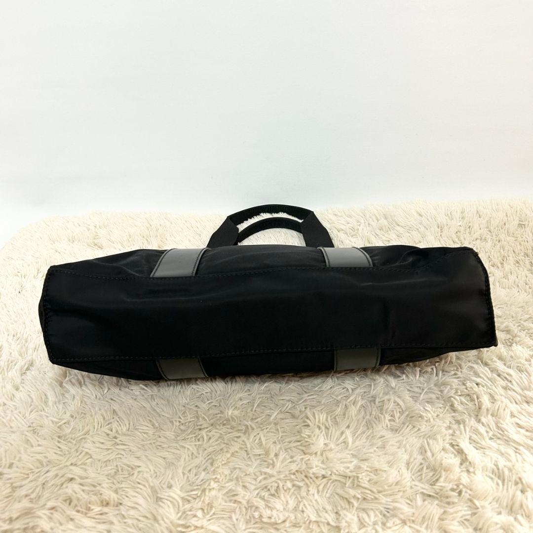 Ferragamo フェラガモ　ビジネスバッグ　トートバック　ナイロン　ロゴ　黒