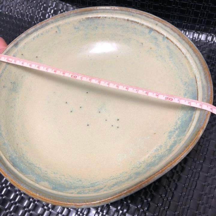 美しい古美術◼️蔵からクリーム色とコバルトブルーの可愛い深めのお皿が出て来ました、