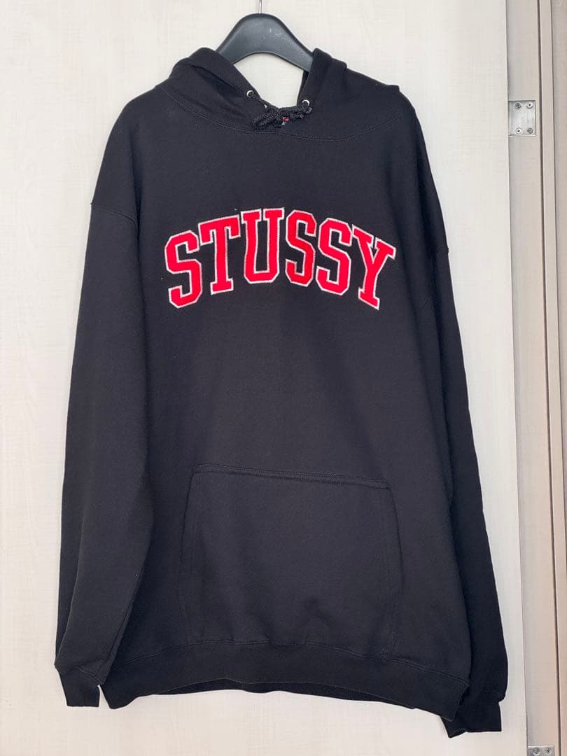 【希少‼︎】STUSSY ロゴ入り 黒 パーカー