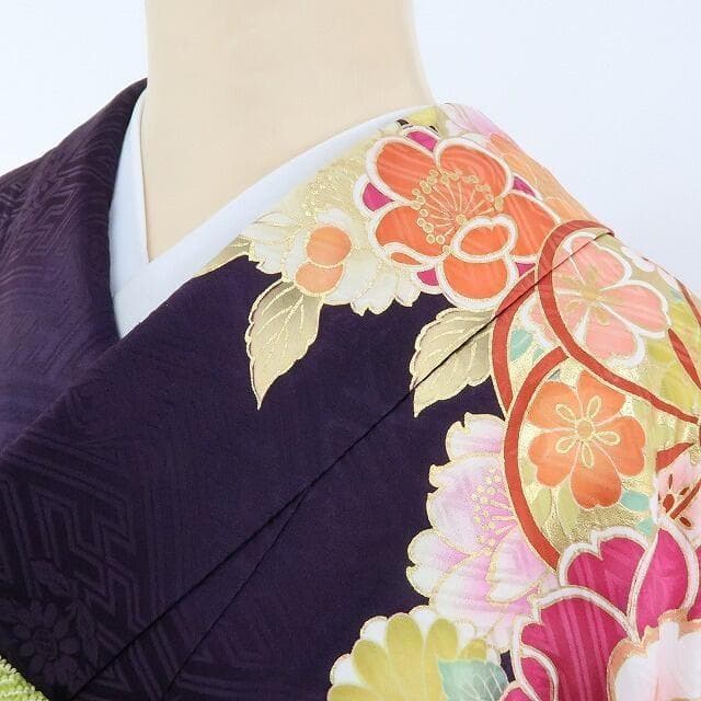 特価！ 美品 ３点セット 刺繍 着物 成人式 正絹 振袖・帯揚げ帯締め 1876