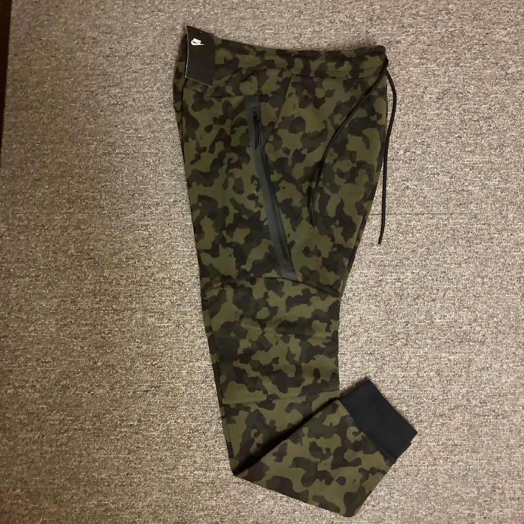 ナイキ　テックフリ－ス　迷彩柄　ブラックロゴ　新品　Mサイズ