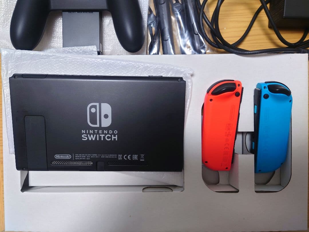 Nintendo Switch 本体周辺機器Proコン、microSDカード付き