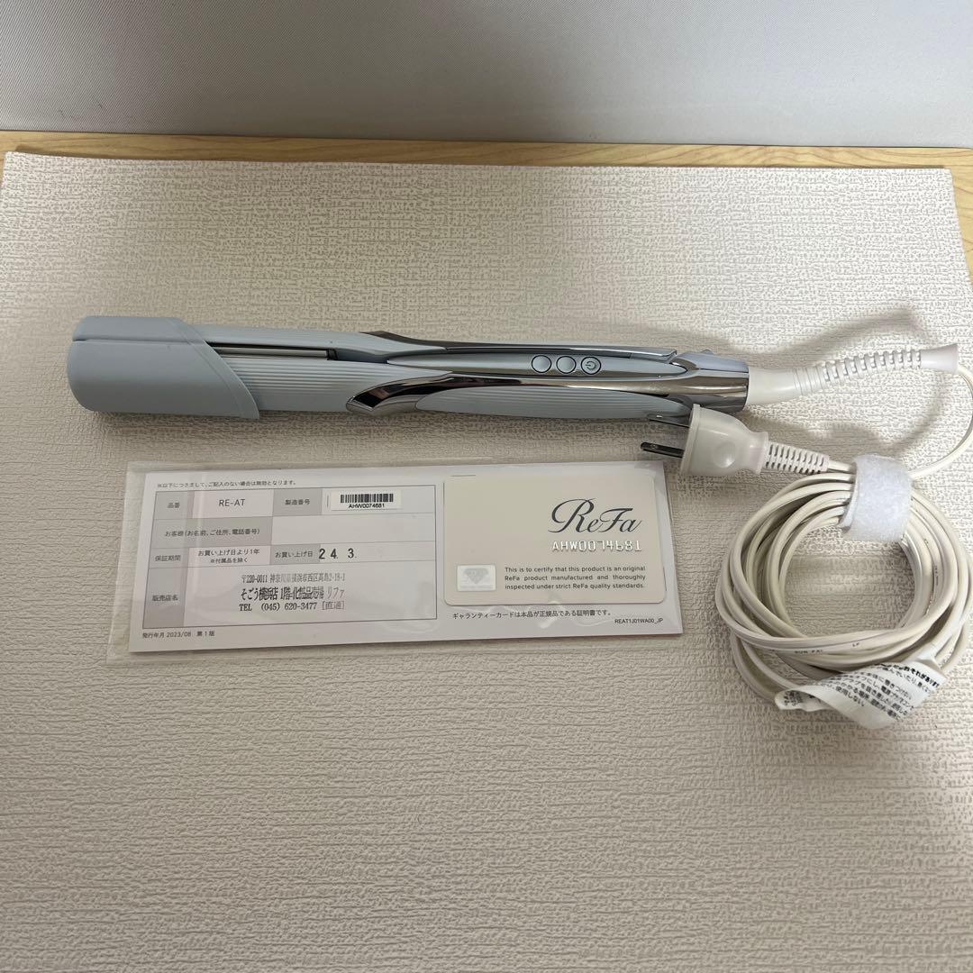 リファ　ストレートアイロン　ホワイト　RE-ATヘアアイロン