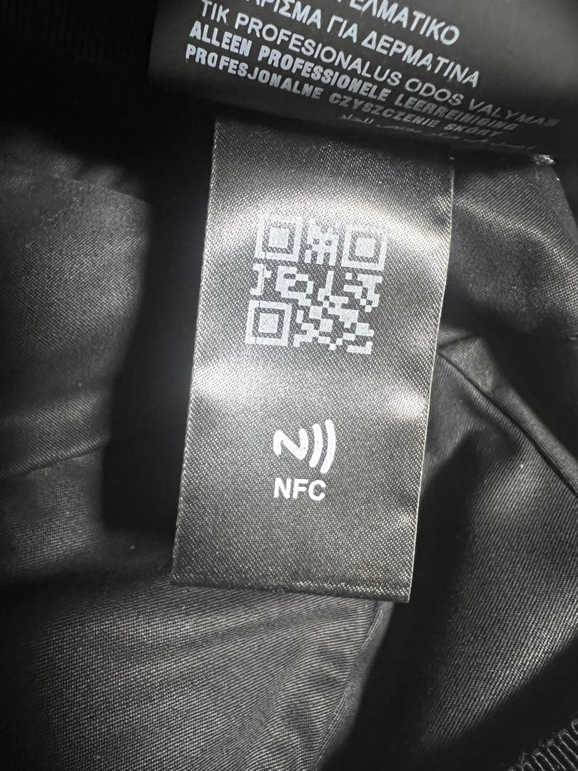 美品　PRADA ブラック XL