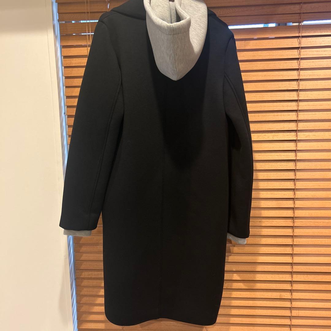 フード付き黒チェスターコート　ZARA 新品未使用