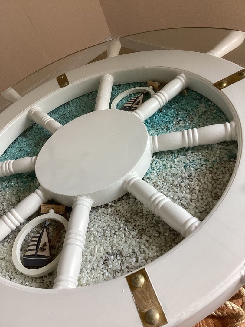 マリンテーブル、丸テーブル、ガラステーブル、操舵輪、船の舵、海のテーブル