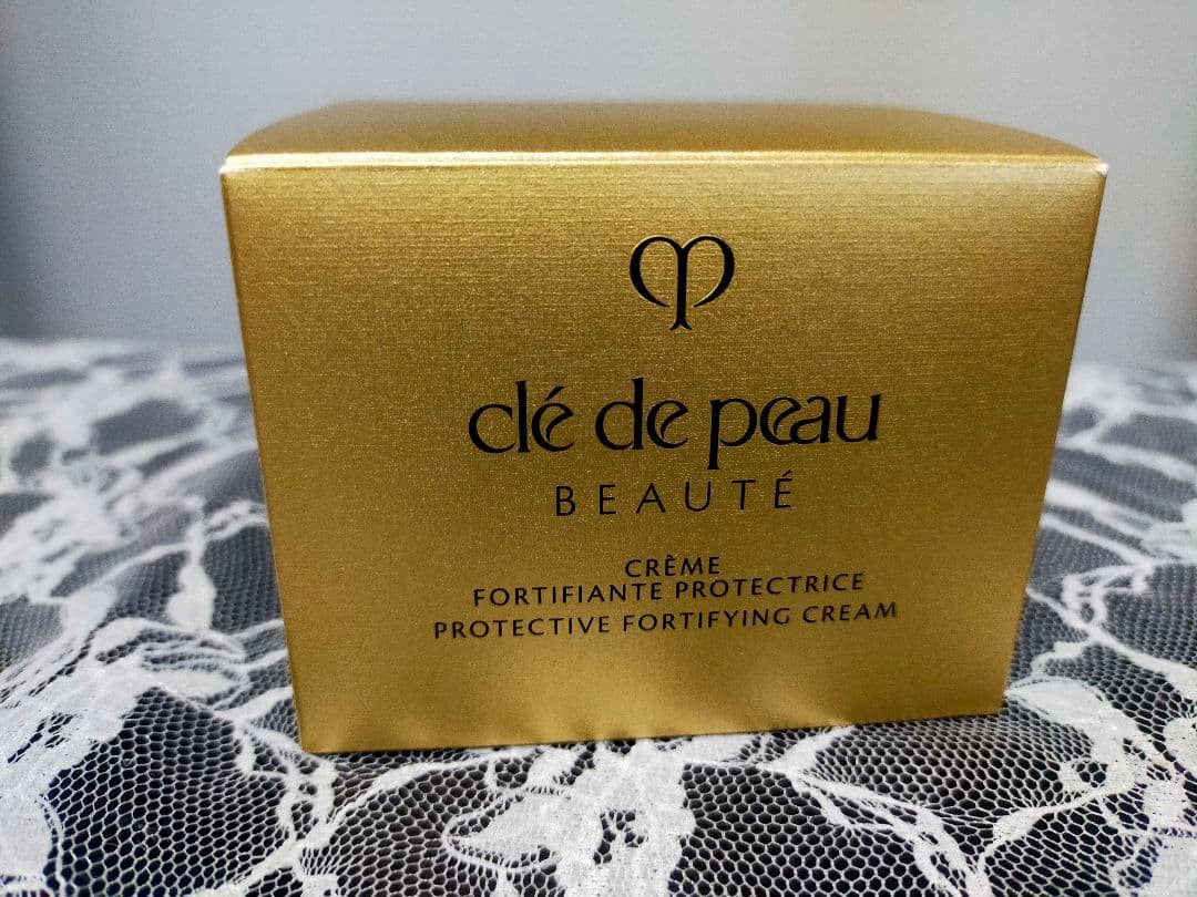 【国内正規品新品】クレドポーボーテクレームプロテクトゥリスn 箱 スパチュラ有