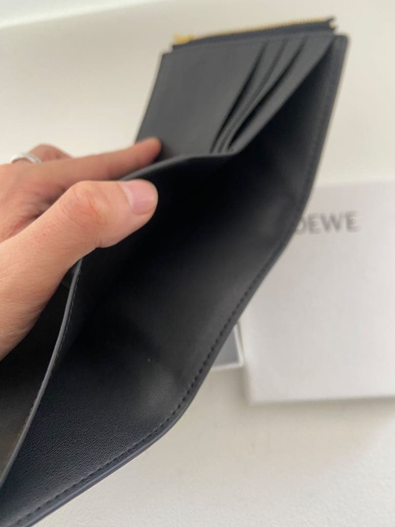 美品✨送料込み LOEWE ロエベ　高級レザー財布　ウォレット 黒