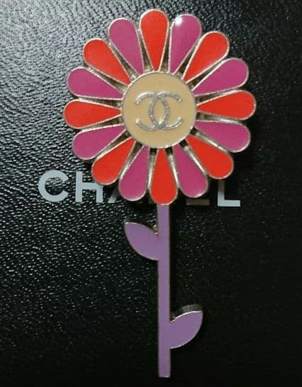 美品♥️CHANEL♥️ シャネルブローチ ココマーク刻印04 P 正規品箱付き