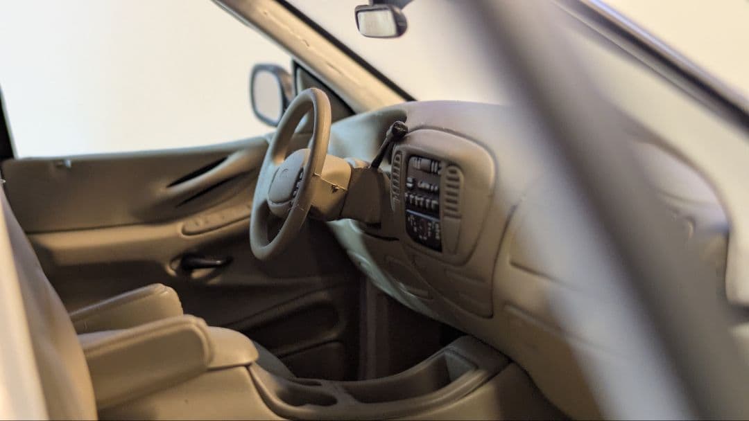 1/18 Ford エクスペディション（UTモデル製）