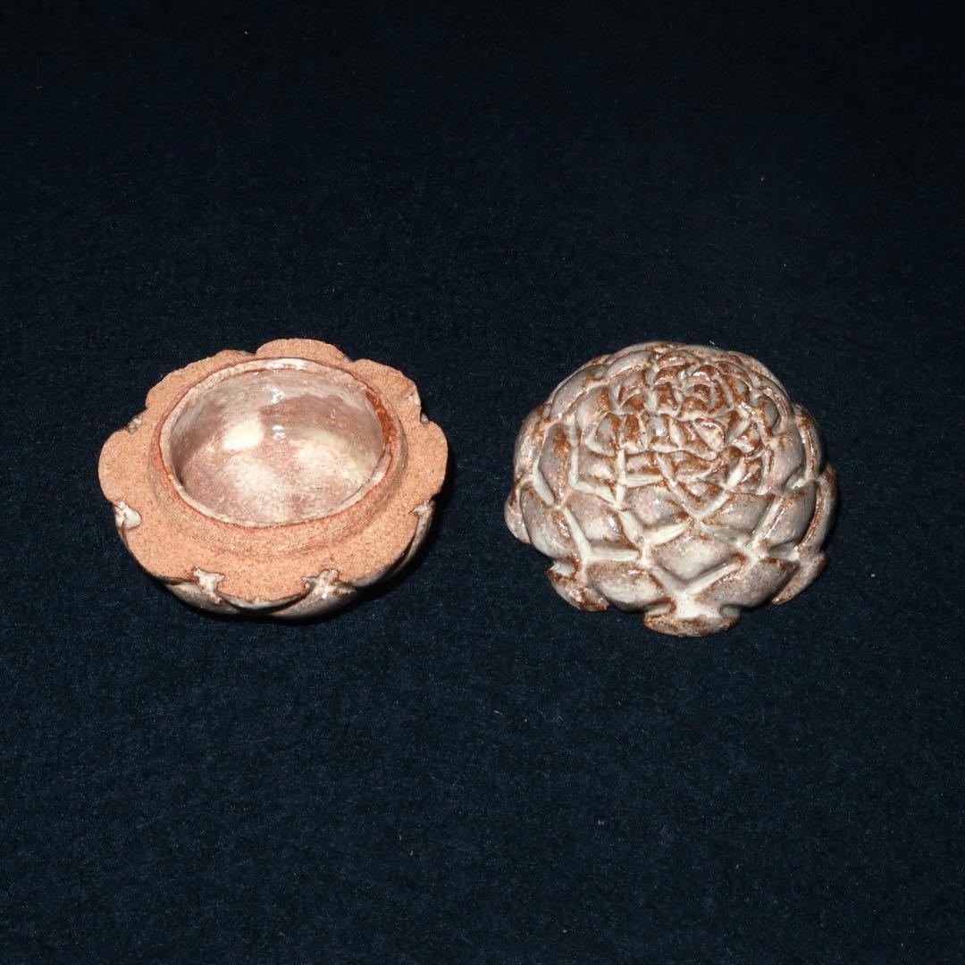 【茶道具】12代田原陶兵衛作　萩焼松毬香合