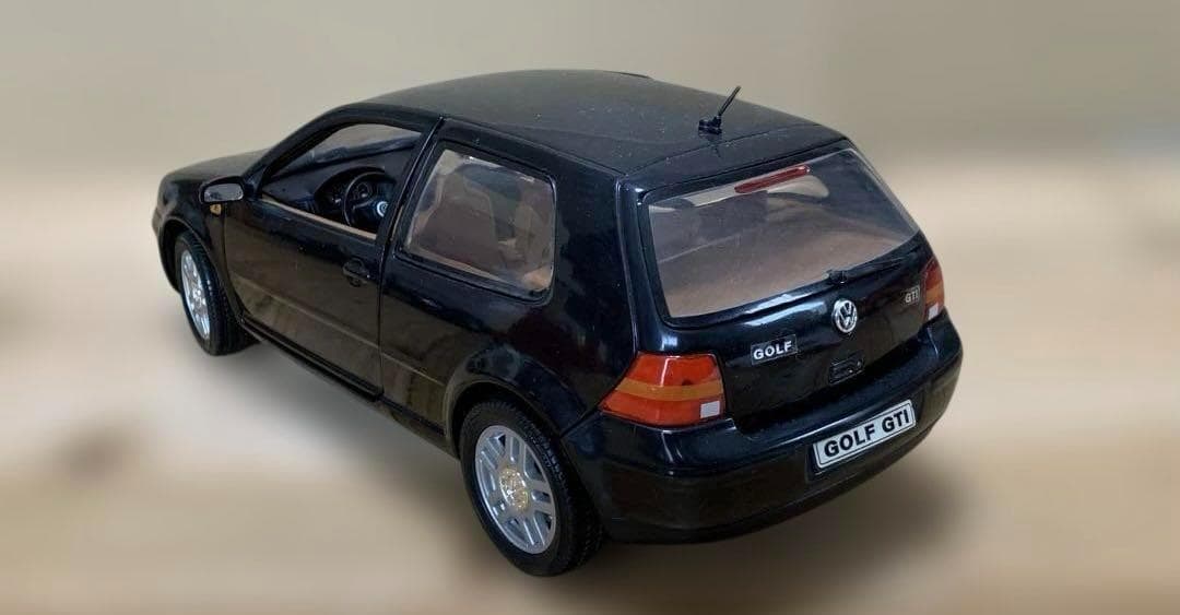 ミニカー　1/18 VW　フォルクスワーゲン　ゴルフⅣ　GTI　ブラック