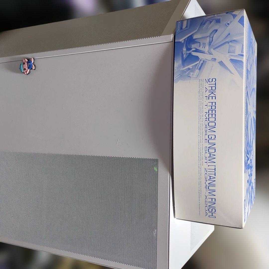 RG ストライクフリーダムガンダム チタニウムフィニッシュと天空の翼セット