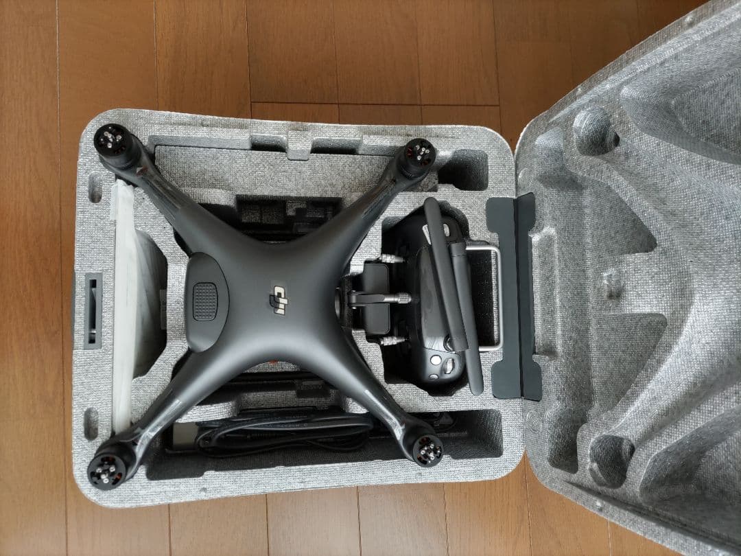 プァントム4ブラック　今まで動作確認のみ　基本セット　カメラ周辺に斑点模様があり