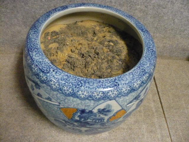 伊万里染付冊子に風景図火鉢 [B31582]