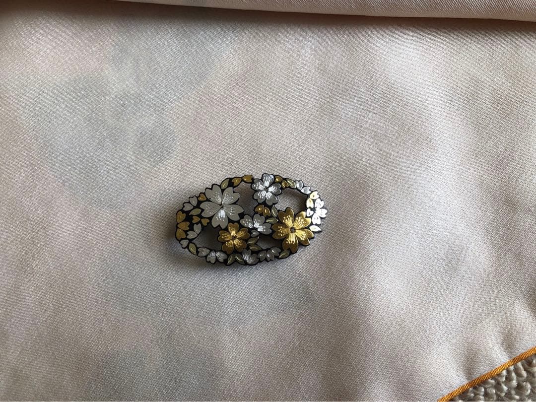 象嵌　ペンダントブローチ　透かし小判　桜