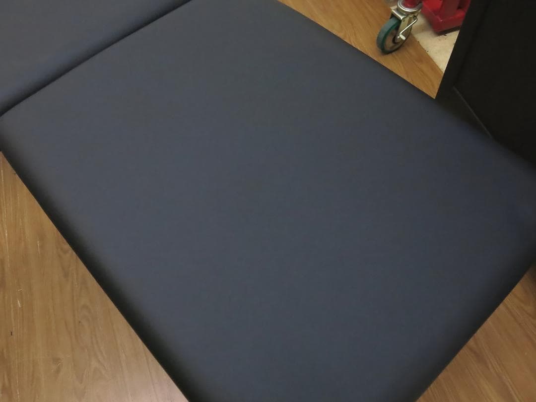 エステベッド/マッサージベッド/有孔/折りたたみ/サロン 施術/ブラック