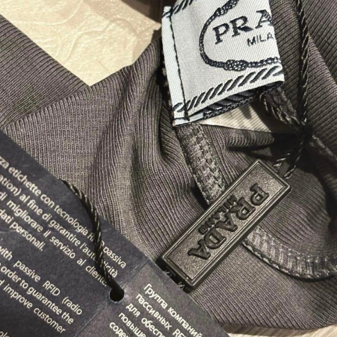 プラダ タンクトップ ブラック L タグ付き