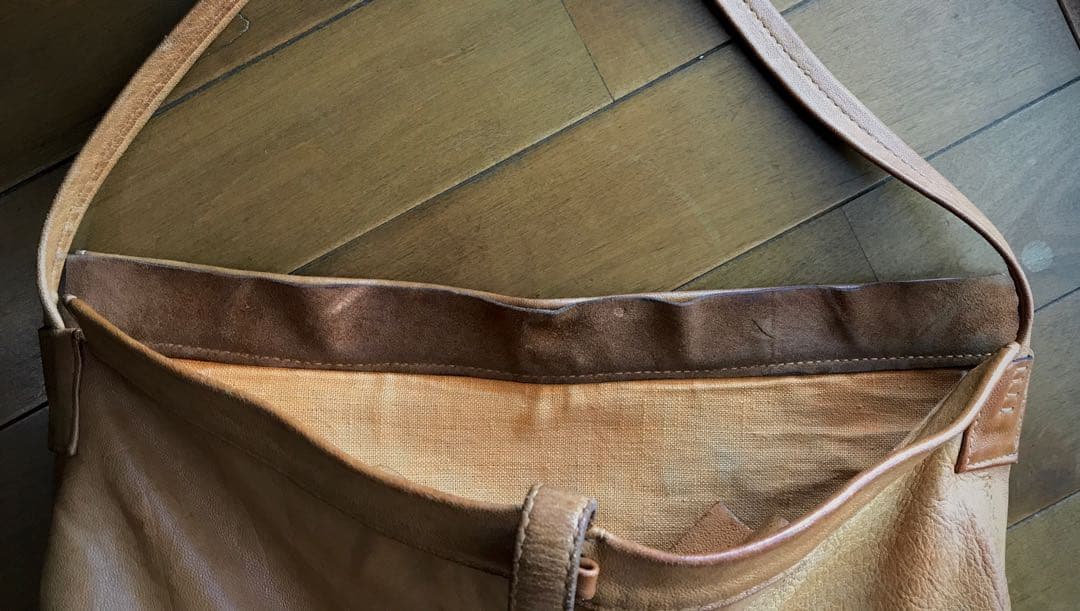アンリクイール　バッグ　ラクダ革